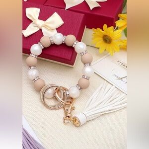 Elegant Beige and White Beaded Keychain Bracelet